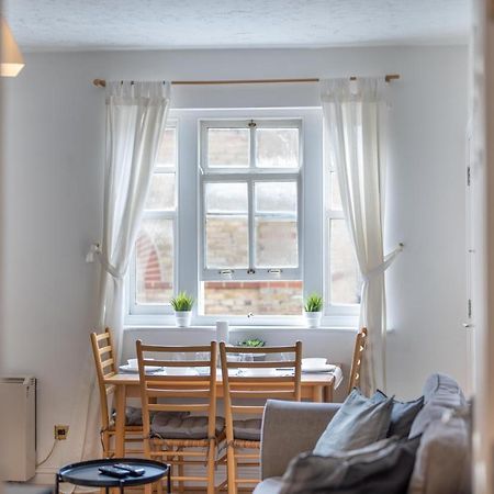 Stansted Airport & Bishops Stortford Town Centre Professional Apartment บิชอป สตอร์ทฟอร์ด ภายนอก รูปภาพ