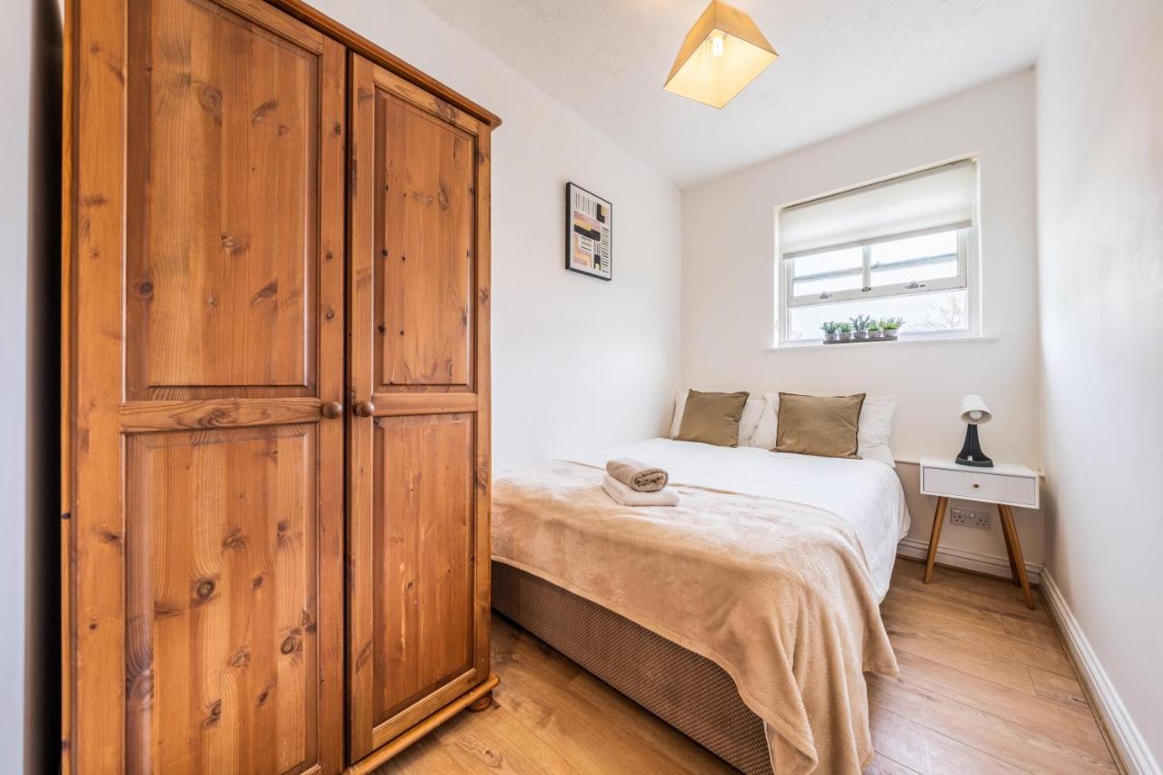 Stansted Airport & Bishops Stortford Town Centre Professional Apartment บิชอป สตอร์ทฟอร์ด ภายนอก รูปภาพ