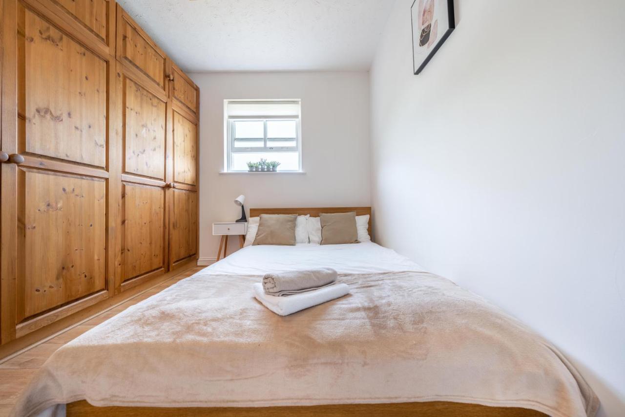 Stansted Airport & Bishops Stortford Town Centre Professional Apartment บิชอป สตอร์ทฟอร์ด ภายนอก รูปภาพ