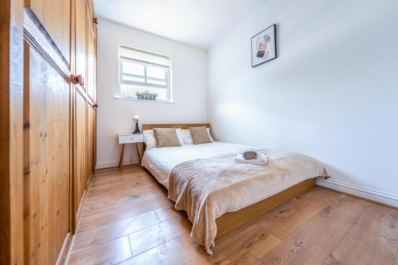 Stansted Airport & Bishops Stortford Town Centre Professional Apartment บิชอป สตอร์ทฟอร์ด ภายนอก รูปภาพ